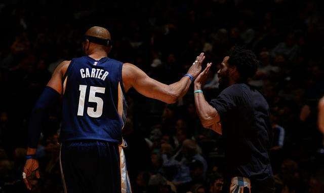 发球落点更 发球落点更